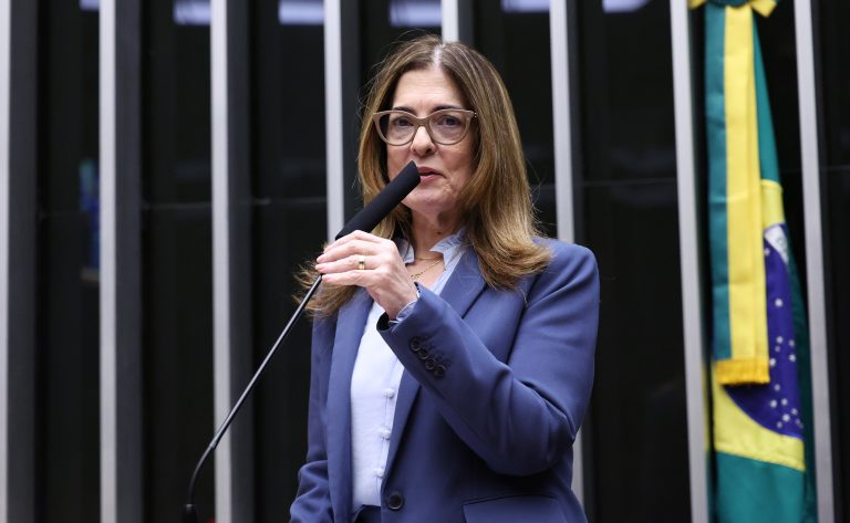 Comissão aprova projeto que amplia inclusão de pessoas com autismo no trabalho
